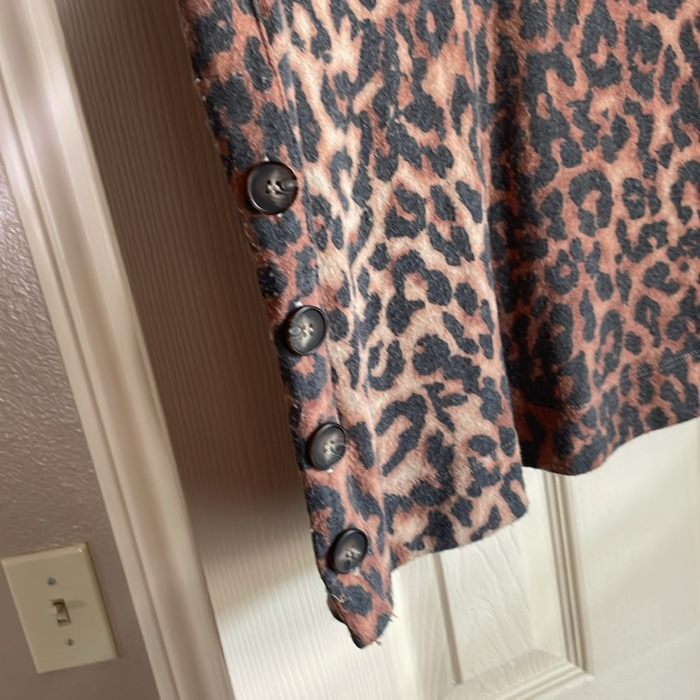 Very Soft Leopard Sweater - Picture 2 of 5